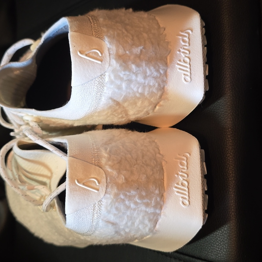 allbirds casual fluffy shoe - Picture 4 of 5